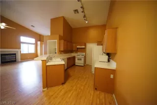 Photo #6: 2146532 Listing 