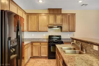 Photo #4: 2146556 Listing