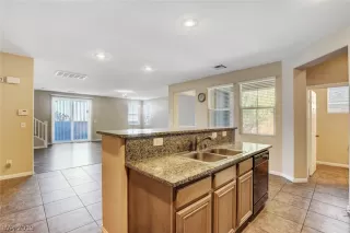 Photo #5: 2146556 Listing