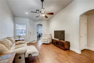 Photo #4: 2146732 Listing