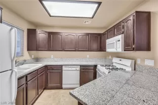 Photo #6: 2146803 Listing