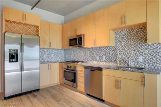 Photo #1: 2146843 Listing 