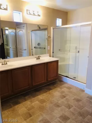 Photo #5: 2146890 Listing 