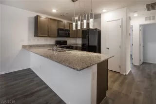 Photo #4: 2146913 Listing 