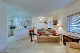 Photo #6: 2146915 Listing