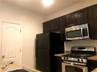 Photo #4: 2146924 Listing 