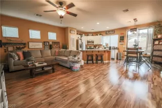 Photo #5: 2146975 Listing 