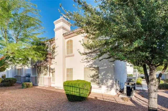 MLS: 2147135 Condo For Sale