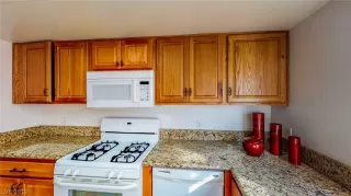 Photo #5: 2147151 Listing