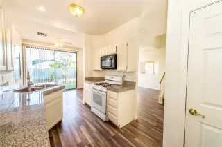 Photo #4: 2147166 Listing