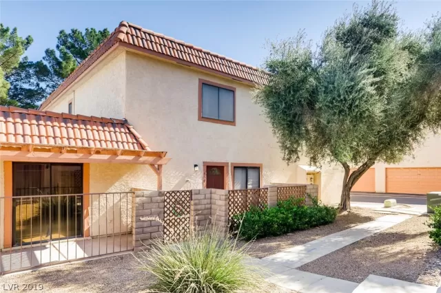 MLS: 2147174 Condo For Sale