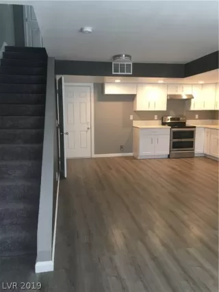 Photo #5: 2147184 Listing