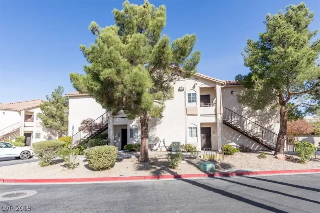 MLS: 2147307 Condo For Sale