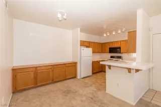 Photo #3: 2147307 Listing