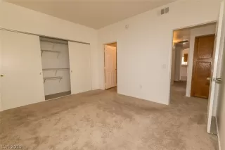 Photo #6: 2147307 Listing