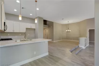Photo #6: 2147322 Listing 