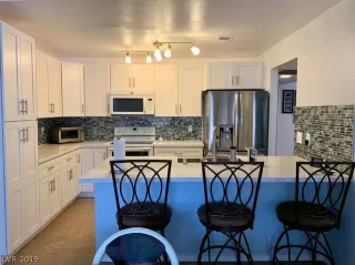 Photo #1: 2147356 Listing