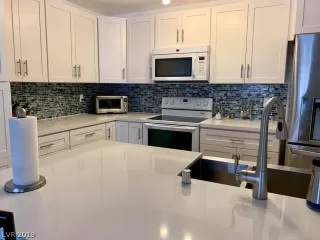 Photo #2: 2147356 Listing