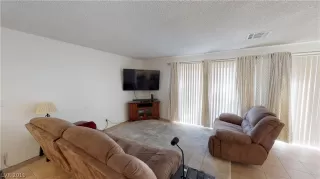 Photo #5: 2147356 Listing