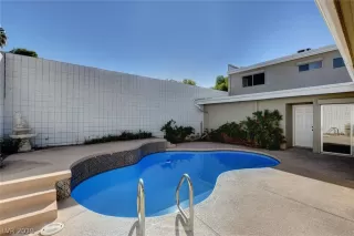 Photo #2: 2147419 Listing