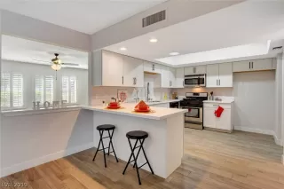 Photo #3: 2147419 Listing