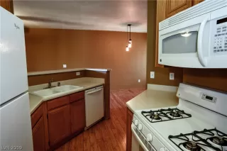 Photo #2: 2147467 Listing