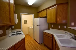 Photo #3: 2147467 Listing