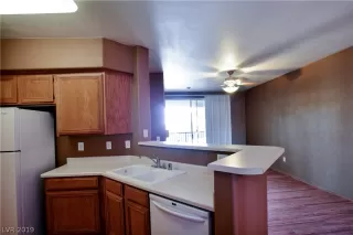 Photo #4: 2147467 Listing