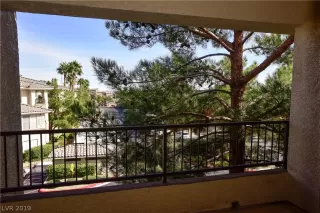 Photo #5: 2147467 Listing