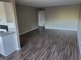 Photo #3: 2147489 Listing