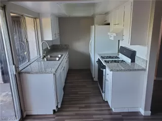 Photo #4: 2147489 Listing