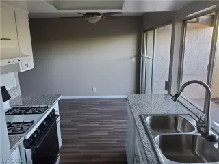 Photo #5: 2147489 Listing