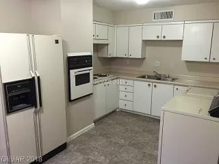 Photo #3: 2147569 Listing