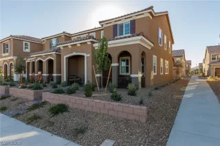 Photo #1: 2147587 Listing
