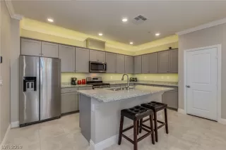 Photo #6: 2147587 Listing