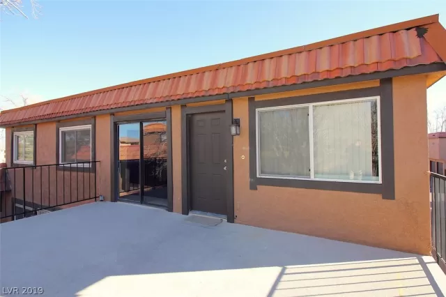 MLS: 2147605 Condo For Sale