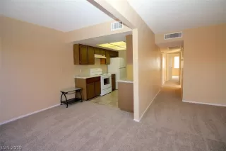 Photo #4: 2147605 Listing