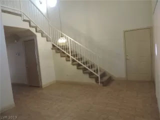 Photo #5: 2147653 Listing