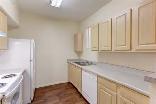 Photo #4: 2147674 Listing