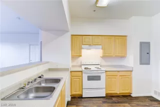 Photo #3: 2147676 Listing