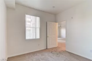 Photo #5: 2147676 Listing