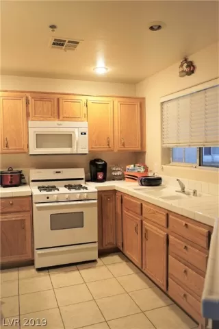 Photo #2: 2147712 Listing