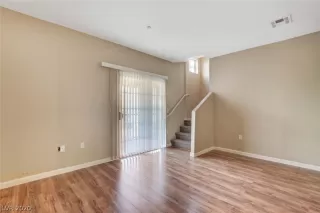 Photo #4: 2147756 Listing