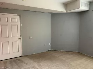 Photo #3: 2147757 Listing