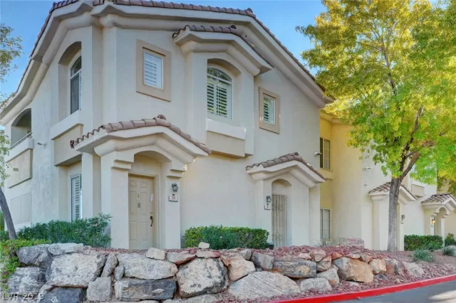 MLS: 2147758 Condo For Sale