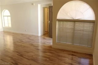 Photo #5: 2147852 Listing 