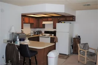 Photo #4: 2147922 Listing