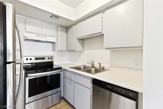 Photo #1: 2147924 Listing 