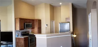 Photo #4: 2147947 Listing