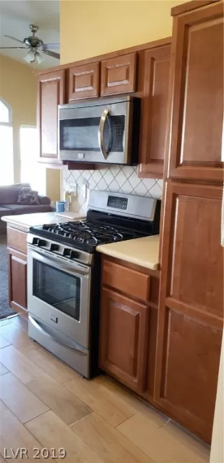 Photo #5: 2147947 Listing